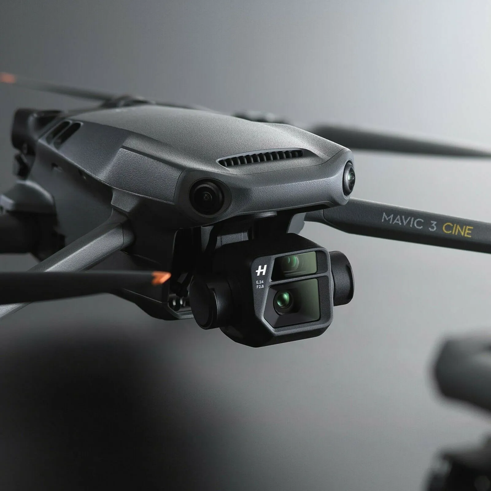 DJI Mavic 3 Cine Premium Combo (Refurbished)